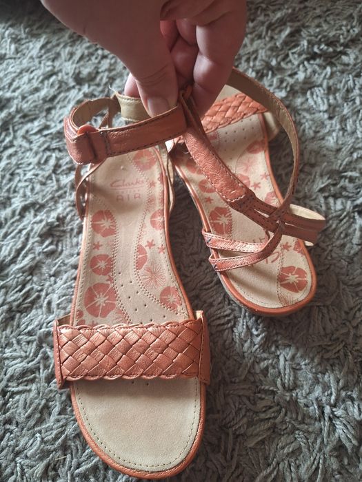 Продам шкіряні босоніжки 41 розміру