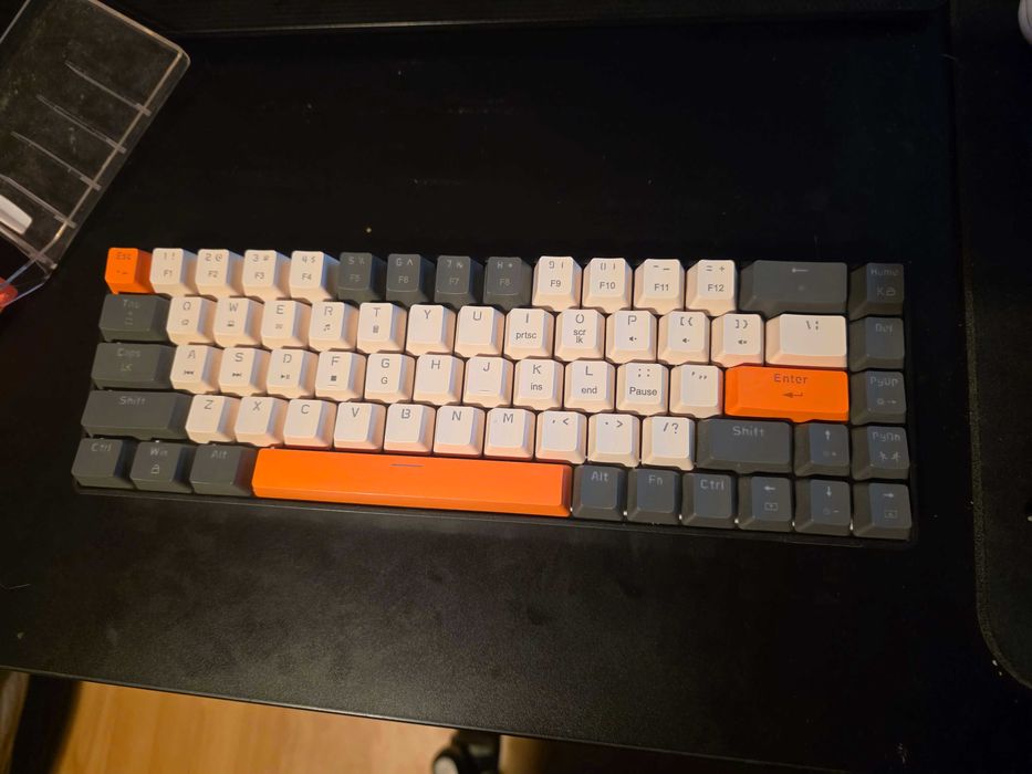 Teclado 65% Zi YouLang T8 RGB