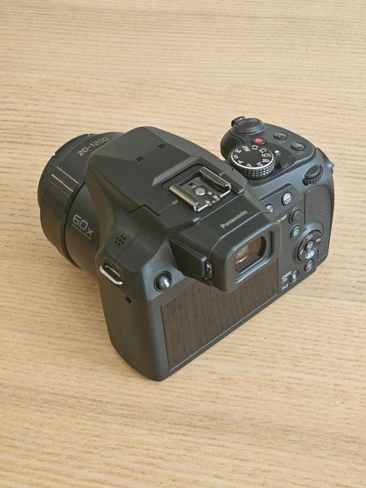PANASONIC Lumix DC-FZ82D como NOVA e com GARANTIA (OFERTA cartão de memória)