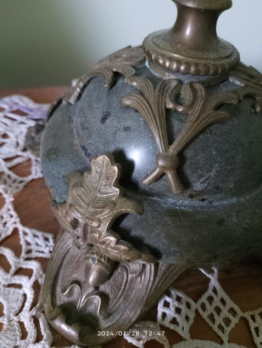 Бронзовый антикварный светильник.