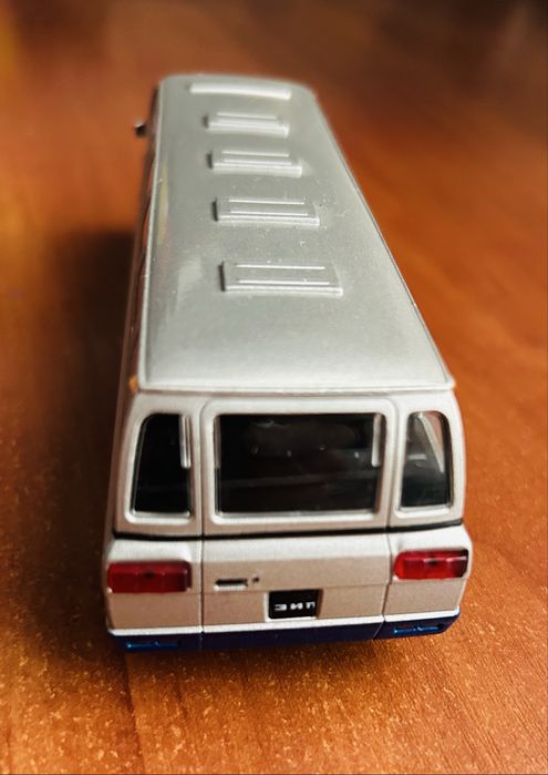 Модель автобуса 1:43
