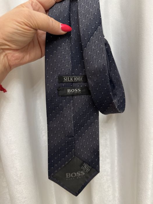 Продаю шелковые галстуки HUGO BOSS оригинал