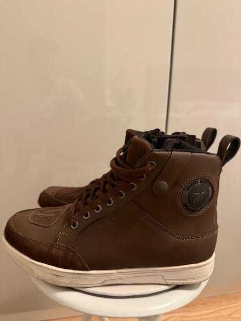 Bota Motard Castanha SEVENTY DEGREES