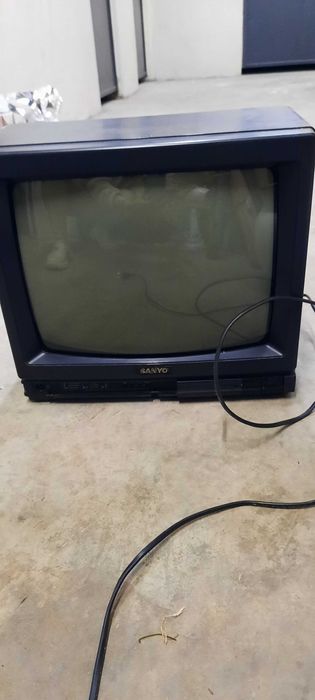 TV Sanyo de quarto