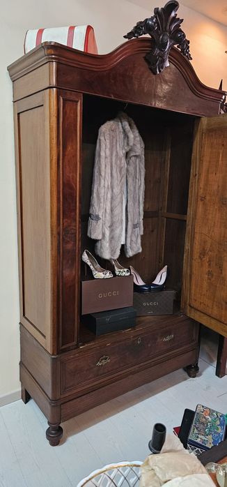 Antigo Roupeiro com Grande Espelho