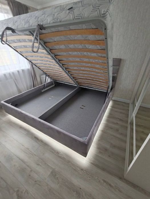 Продам кровать с матрасом