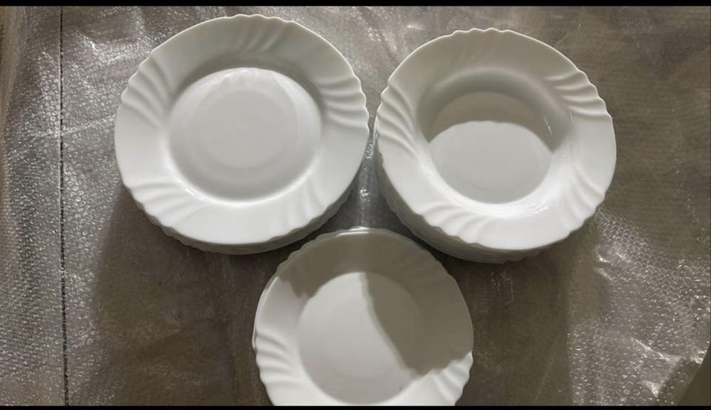 Conjunto de pratos de refeição