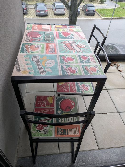 Mesa de exterior com 4 cadeiras