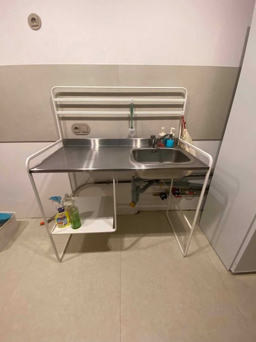 Kuchnia IKEA z kranem i zlewem