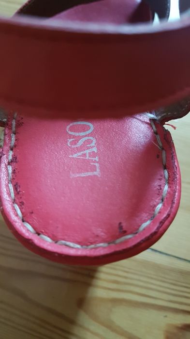 Sandały na koturnie Lasocki