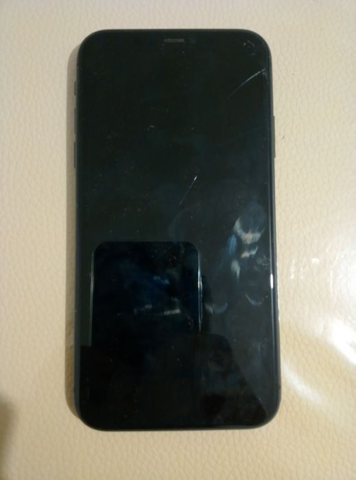 iPhone 11 64GB Preto