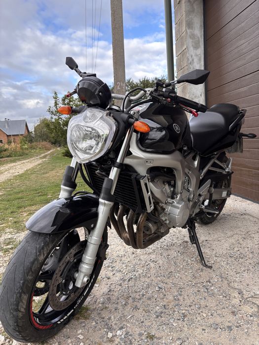 Yamaha FZ6N.