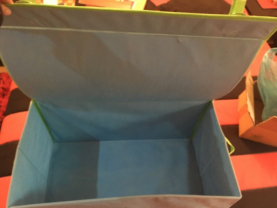 Caixa arrumação grande como nova a 10€