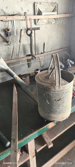 Regador antigo de chapa zincada