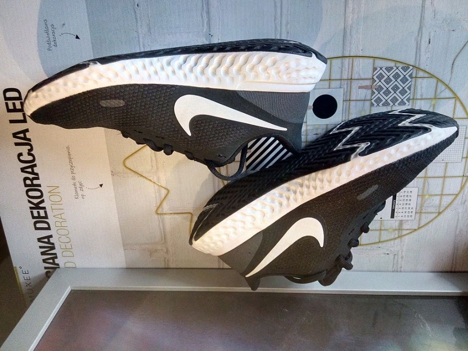 Buty NIKE - Revolution 5
