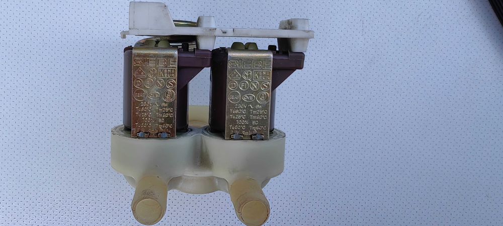 Siebe podwójny elektrozawór wody 230V/6W Bosch Siemens WFL1600PL