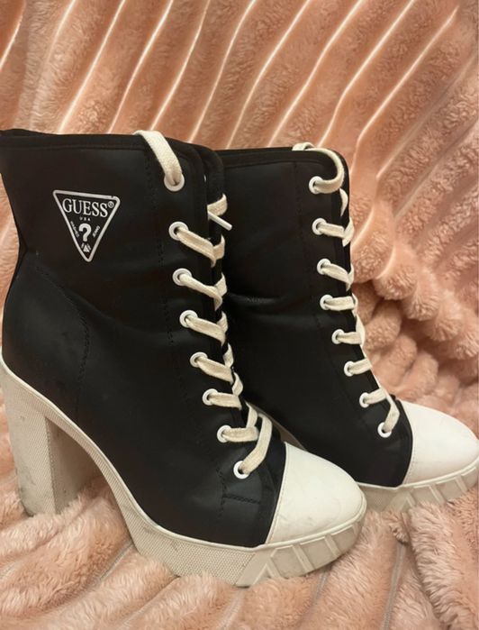 Bootki Guess 38