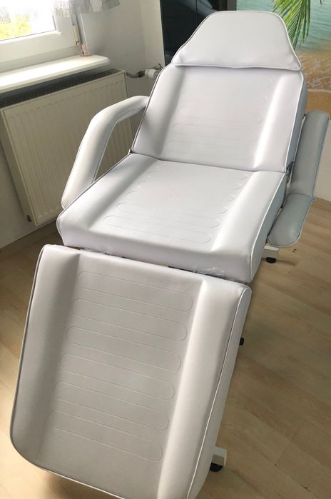Fotel kosmetyczny biały stan bardzo dobry