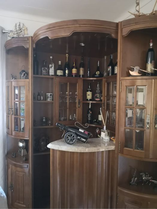 Bar de canto em Madeira