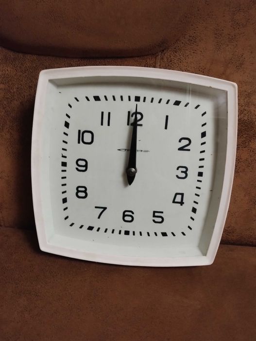 Часы настенные электрические