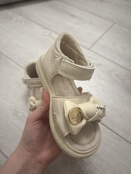 Босоніжки для дівчинки