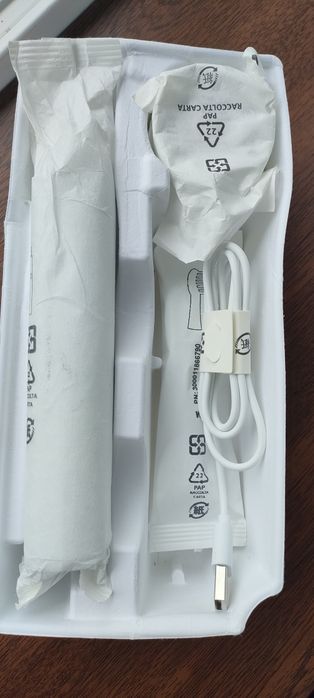 Philips Sonicare 5500 Звукова зубна щітка
серії 5500