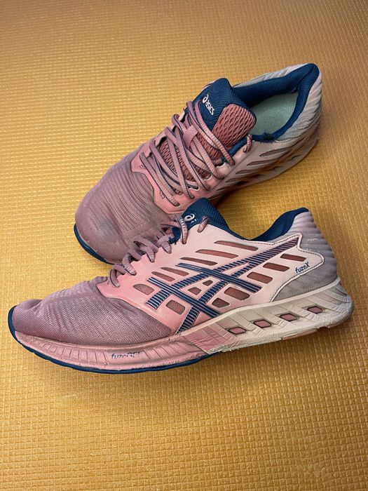 Кросівки asics 39,5