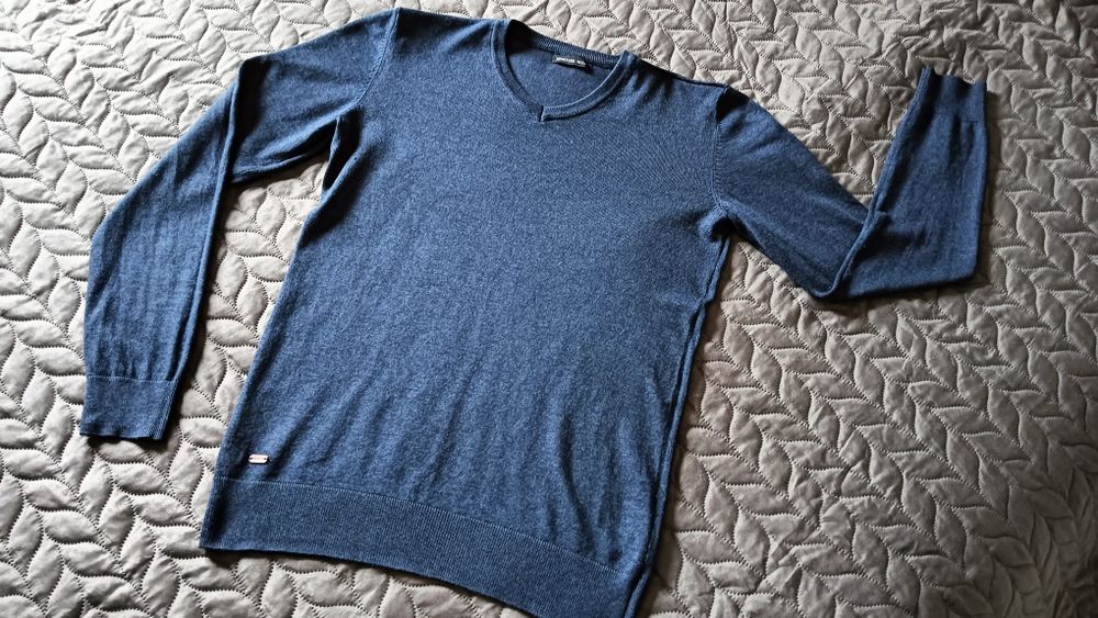 Granatowy sweter Reserved chłopięcy w serek 158