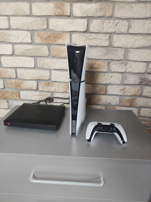 PlayStation 5 Slim + Pad + Kable