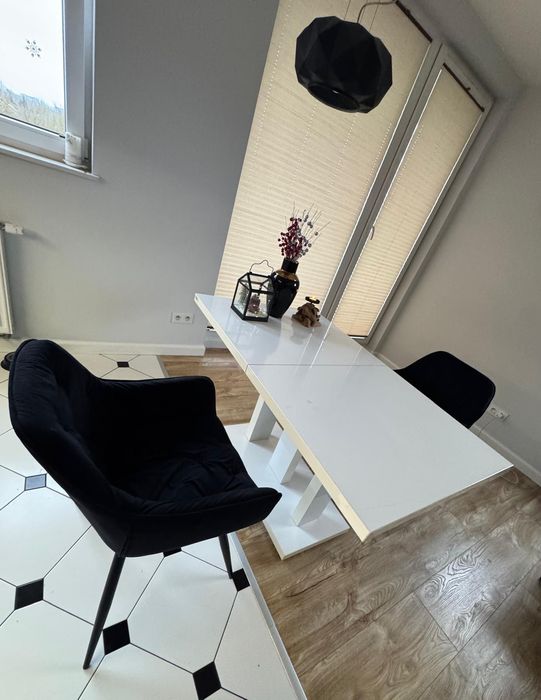 Stół plus krzesła kuchnia/salon