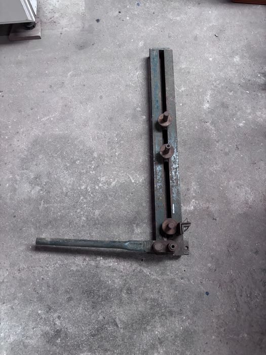 Máquina de moldar ferro manual