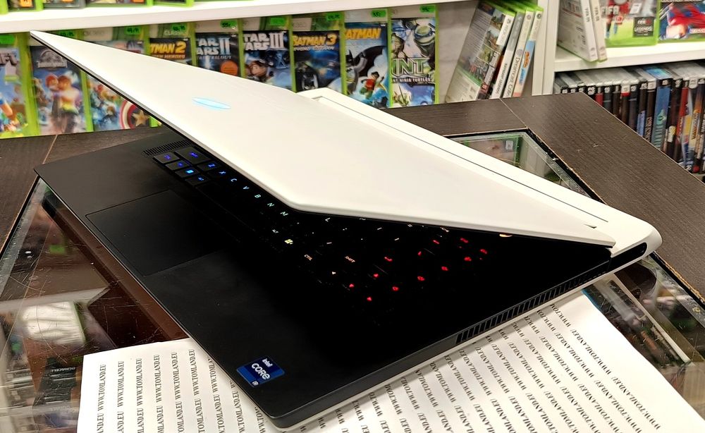 Uszkodzony Dell Alienaare X17 R2 Intel i9 32GB SSD 2TB RTX3080Ti Win11