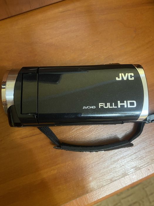 Видеокамера JVC GZ-E305BE