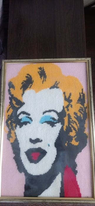 Картина вышита крестиком Мерлин Монро