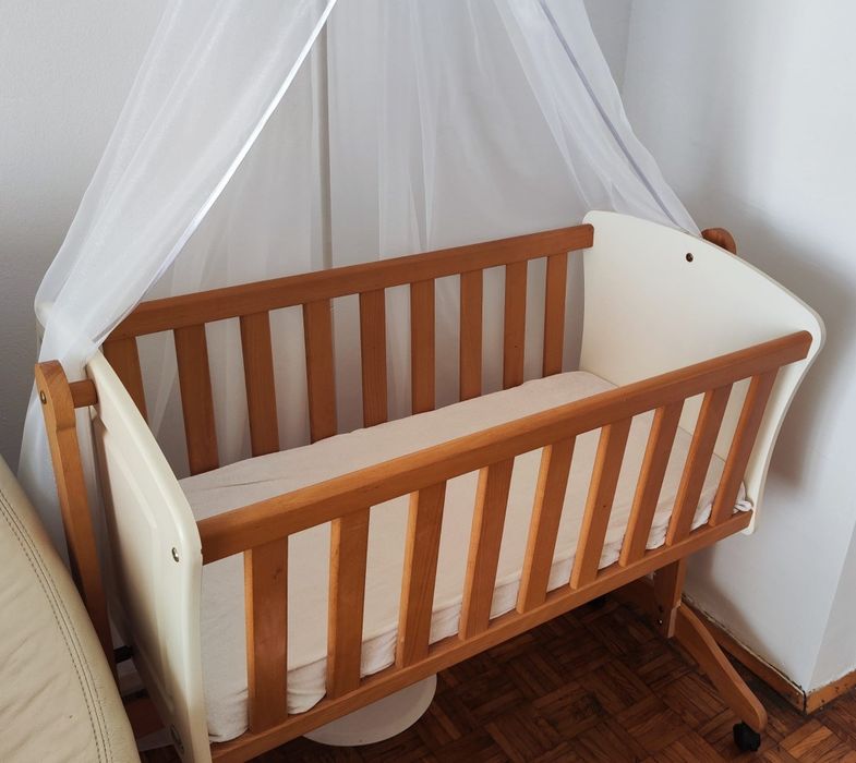 Kołyska marki Gluck z baldachimem