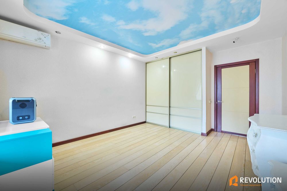 Без комісії%,Продаж 3к-ї ,вул.Тарасівська 21,Центр,м.Олімпійська