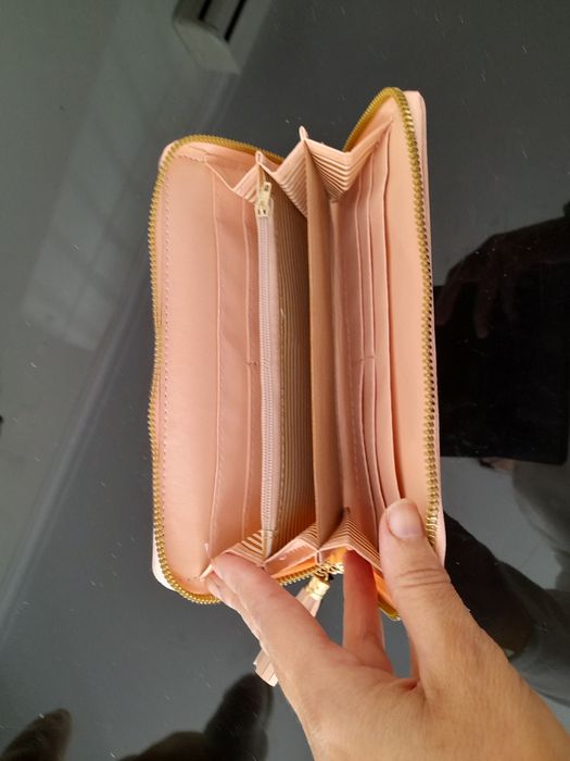 Carteira de senhora nova