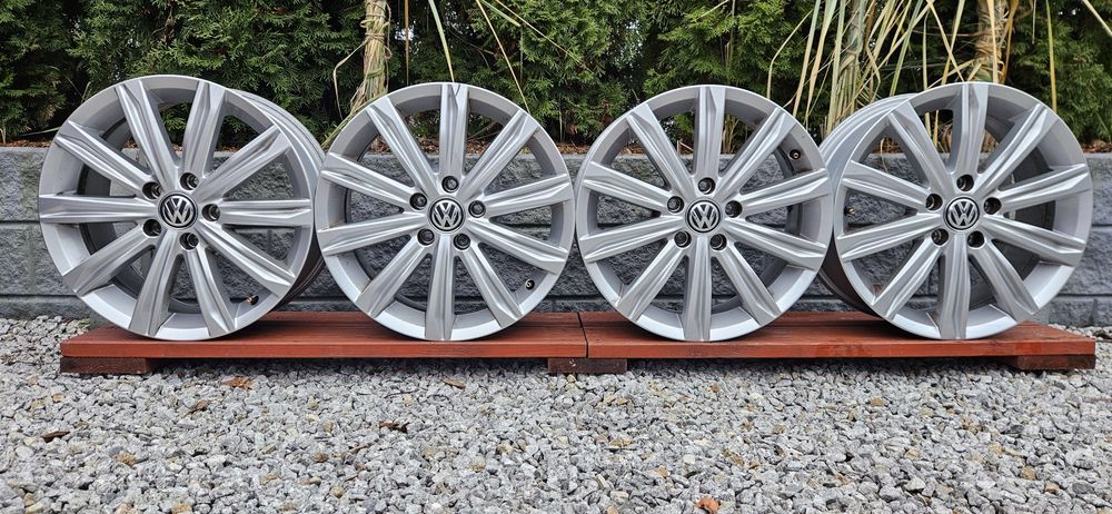VW Touran/ Jetta/ Golf - felgi Stockholm  -  17"