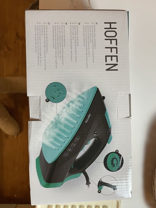 Ferro de engomar a vapor novo