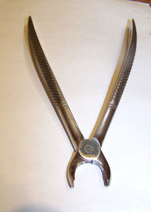 Медицинские щипцы для удаления левосторонних моляров СССР