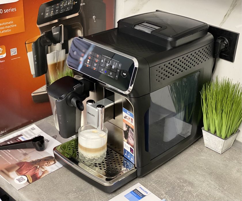 Кофемашина Philips Late go 3300 series Кавоварка Як нова з коробкою!