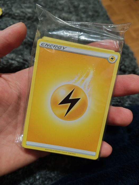 Pack 53 cartas Pokémon Vivid Voltage + Energias