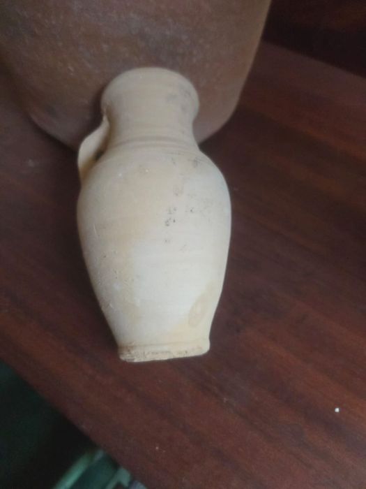 Quartinha antiga em terracota .