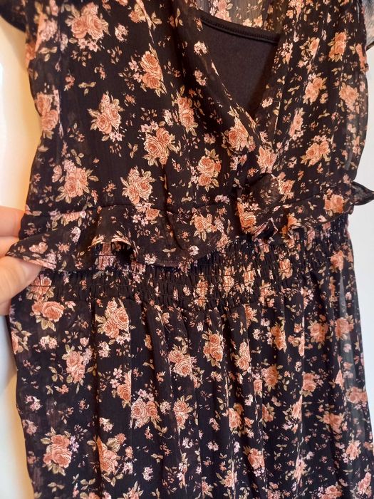 Sukienka mini letnia w kwiaty STRADIVARIUS