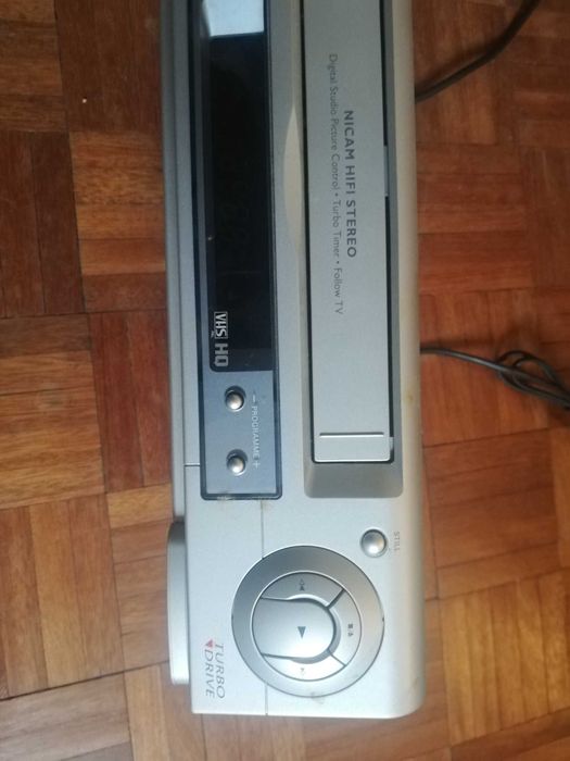 Gravador de vídeo VHS Philips VR630