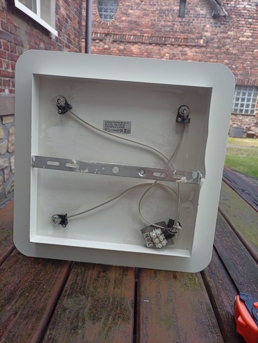 Lampa sufitowa 4 punktowa.