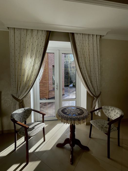 Продаж двох будинків Гуйва