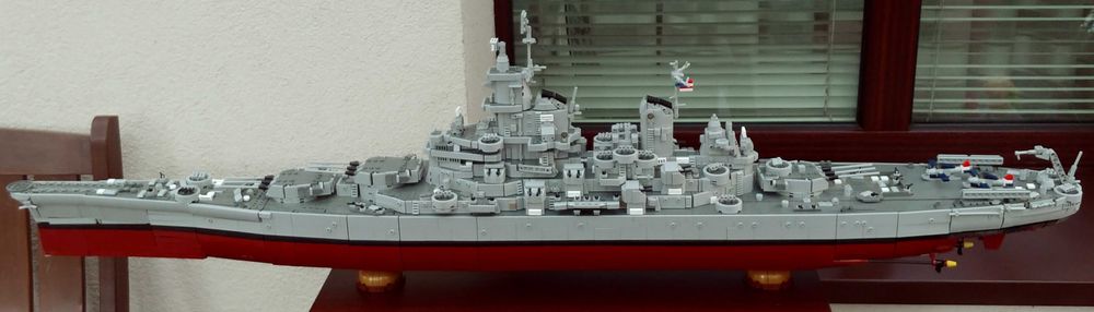 Pancernik Iowa z klocków typu lego skala 1:200 Gigant