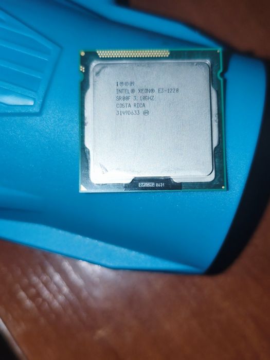 Процесор Intel Xeon E3-1220 (4 ядра, до 3.4GHz, LGA 1155)