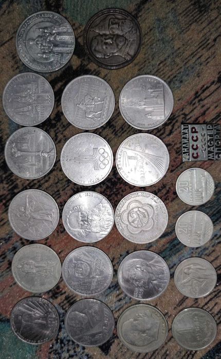 Коллекционные монеты и значки